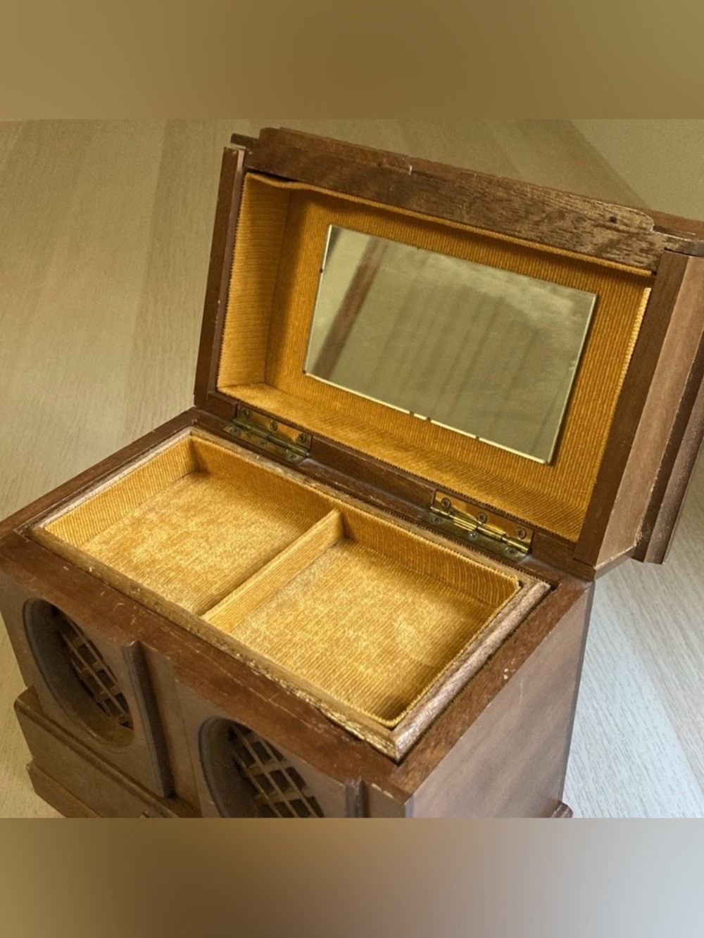 Vintage Brown Wooden Musical Jewelry Chest with Lattice Doors, One Drawer Box - Picture 6 of 17
